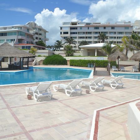 Brisas 10 Beachside Suites Κανκούν Εξωτερικό φωτογραφία