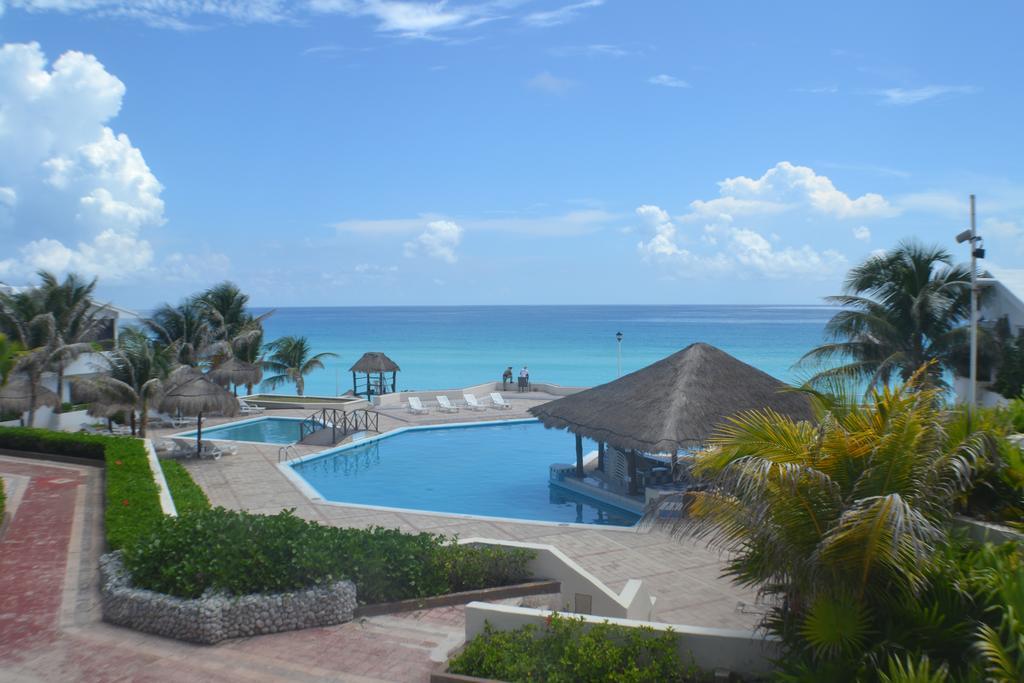Brisas 10 Beachside Suites Κανκούν Εξωτερικό φωτογραφία