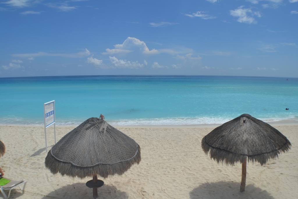 Brisas 10 Beachside Suites Κανκούν Εξωτερικό φωτογραφία