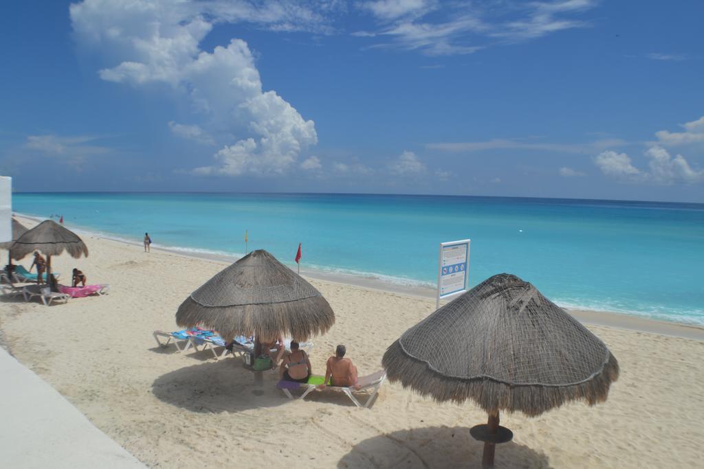 Brisas 10 Beachside Suites Κανκούν Εξωτερικό φωτογραφία