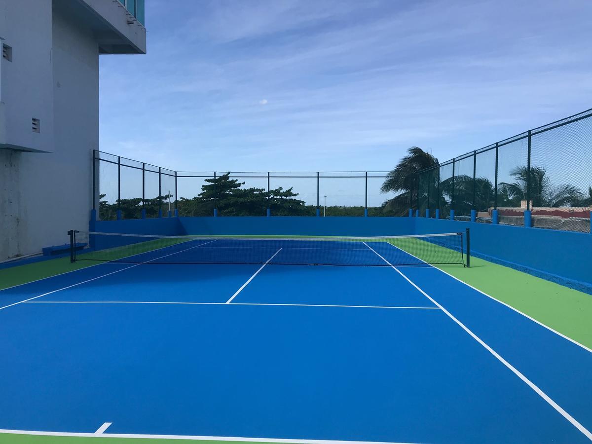 Brisas 10 Beachside Suites Κανκούν Εξωτερικό φωτογραφία