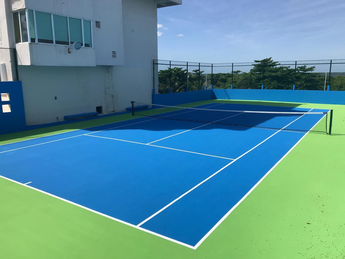 Brisas 10 Beachside Suites Κανκούν Εξωτερικό φωτογραφία