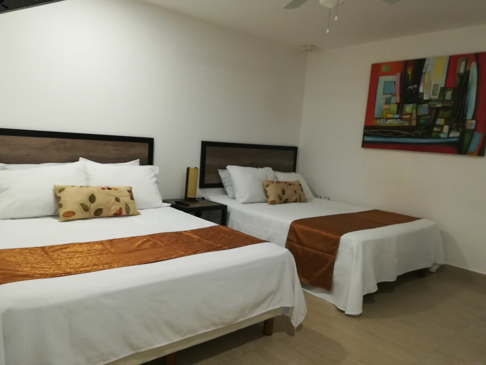 Brisas 10 Beachside Suites Κανκούν Εξωτερικό φωτογραφία