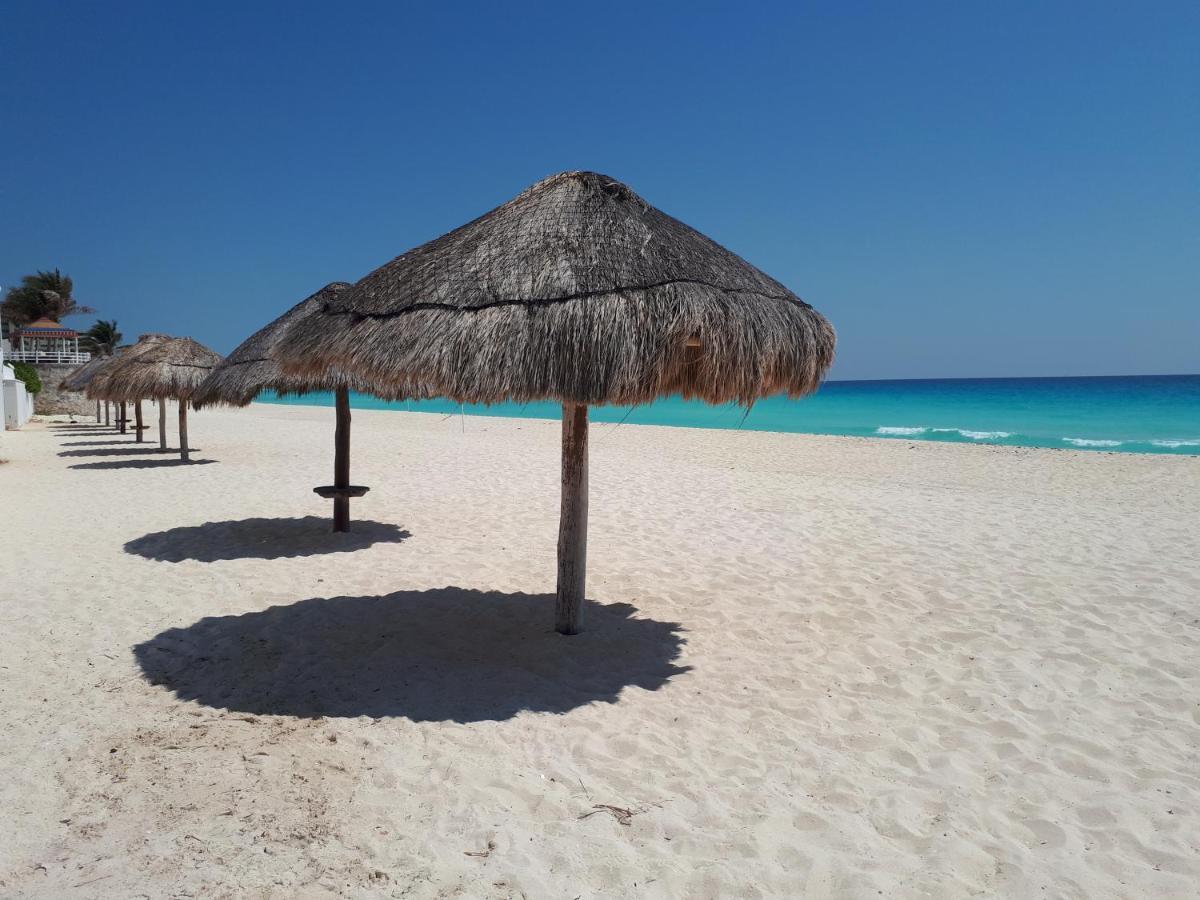 Brisas 10 Beachside Suites Κανκούν Εξωτερικό φωτογραφία