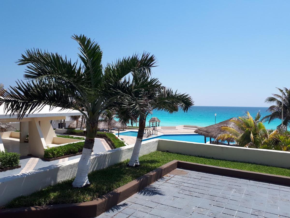 Brisas 10 Beachside Suites Κανκούν Εξωτερικό φωτογραφία
