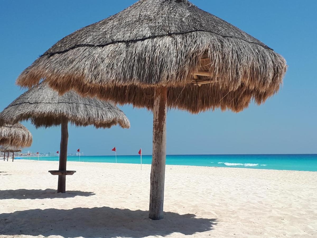 Brisas 10 Beachside Suites Κανκούν Εξωτερικό φωτογραφία