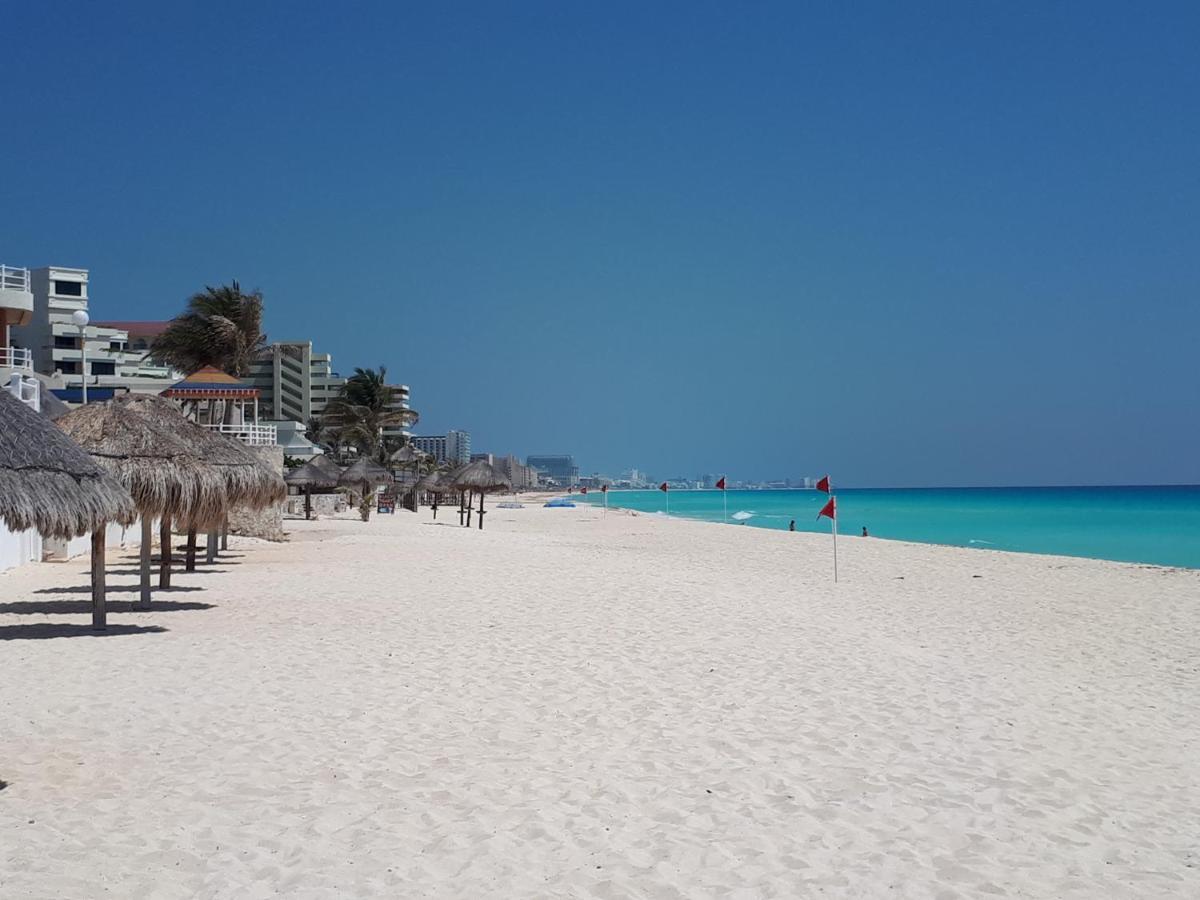 Brisas 10 Beachside Suites Κανκούν Εξωτερικό φωτογραφία
