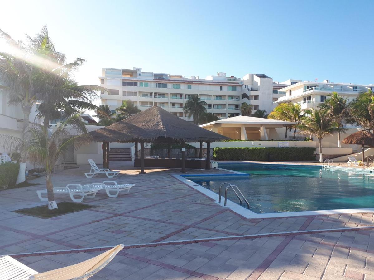 Brisas 10 Beachside Suites Κανκούν Εξωτερικό φωτογραφία
